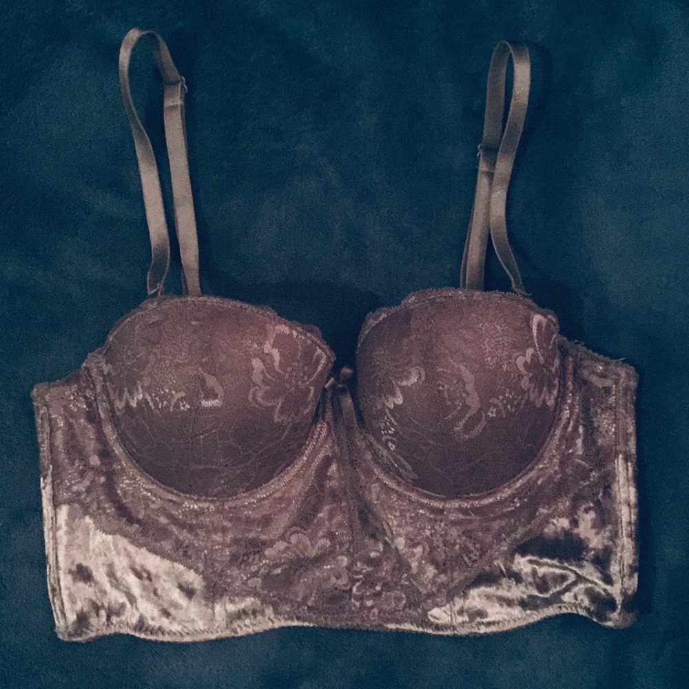 Beautiful Sophie B. bustier